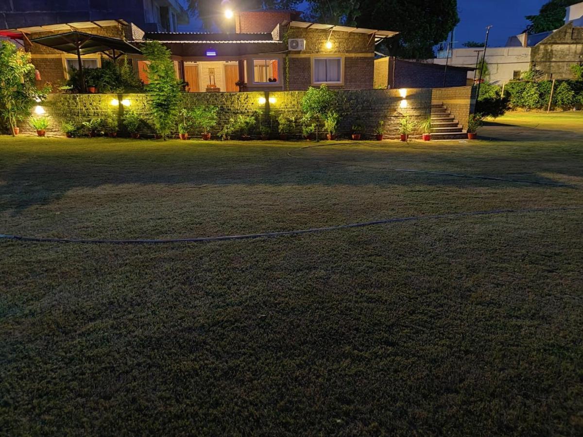 Brick Field Hotel Varanasi Ngoại thất bức ảnh