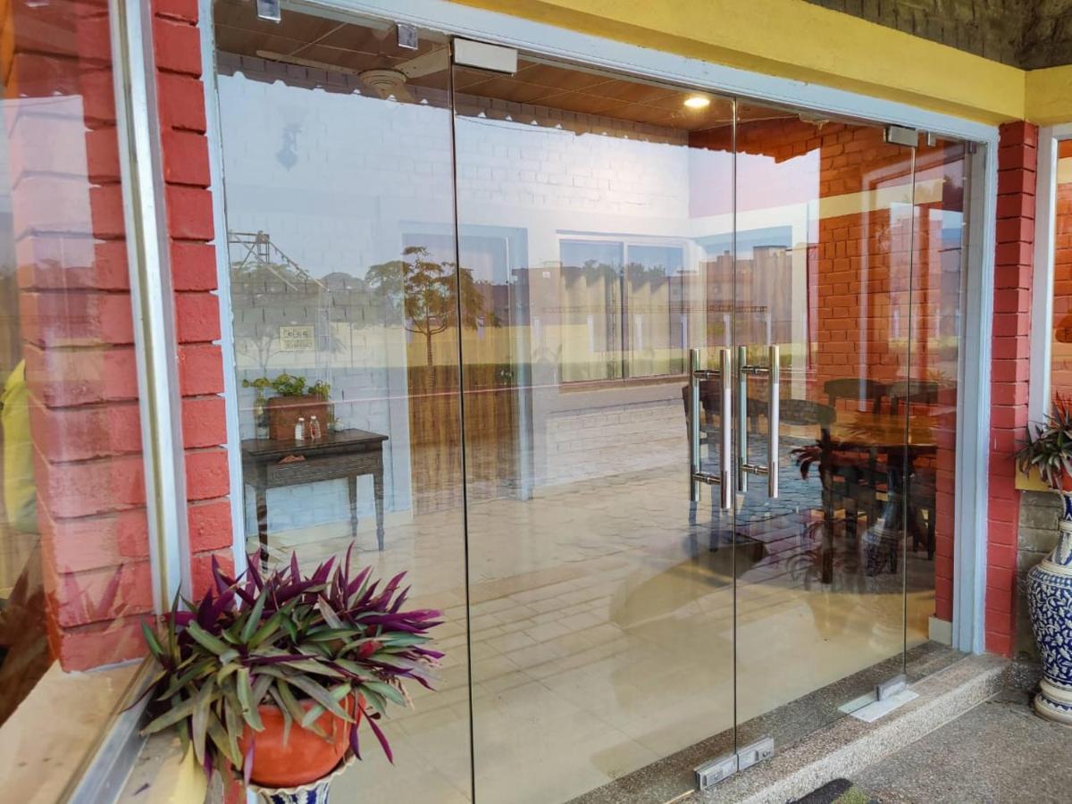 Brick Field Hotel Varanasi Ngoại thất bức ảnh