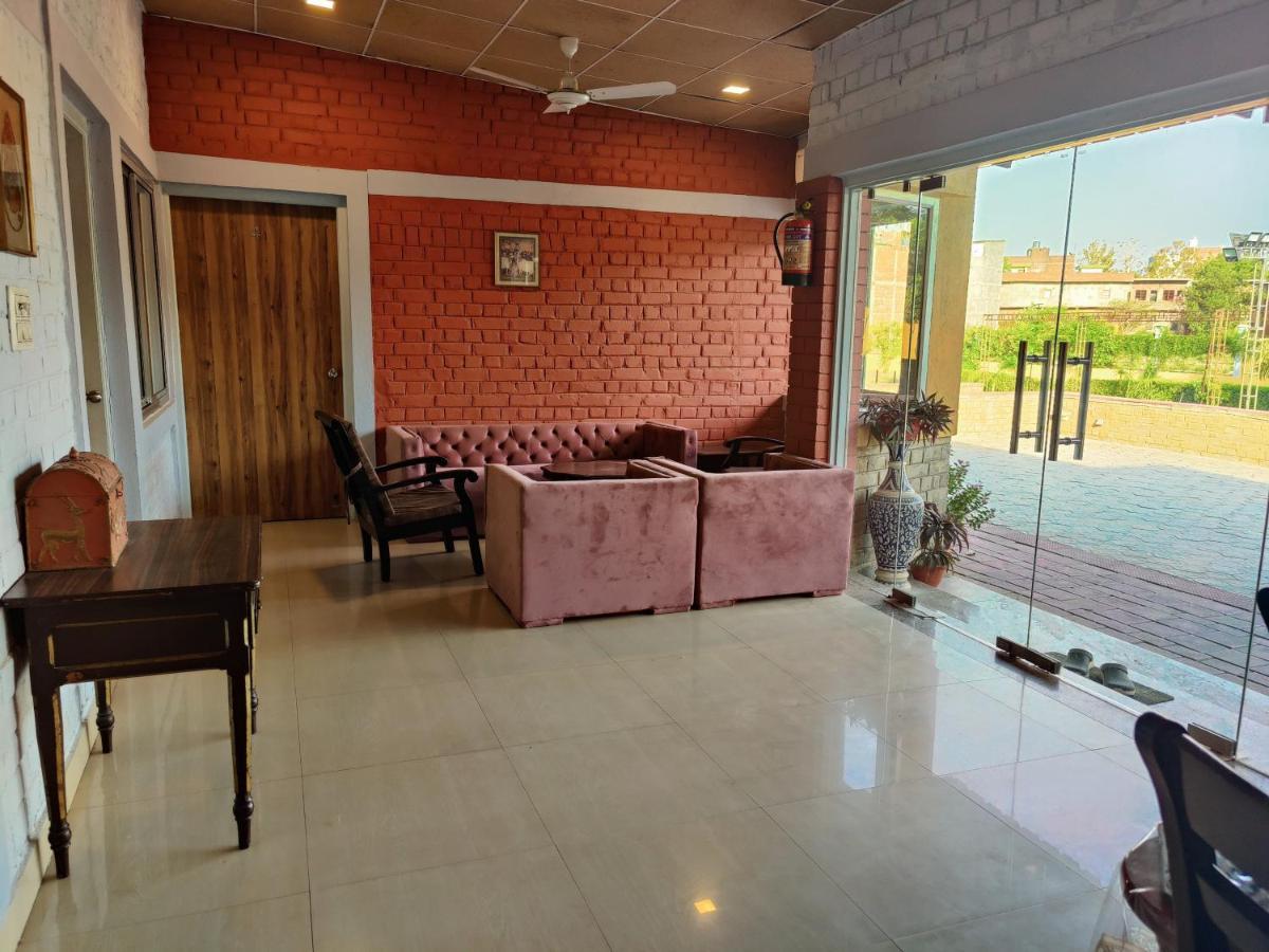 Brick Field Hotel Varanasi Ngoại thất bức ảnh