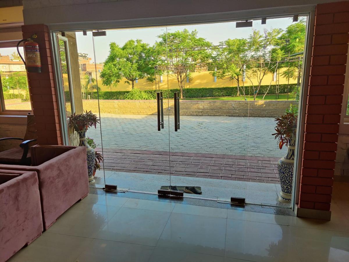Brick Field Hotel Varanasi Ngoại thất bức ảnh