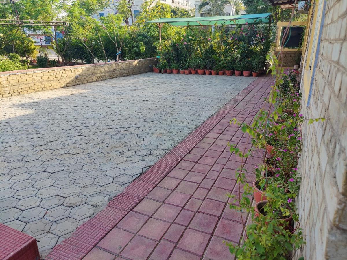 Brick Field Hotel Varanasi Ngoại thất bức ảnh