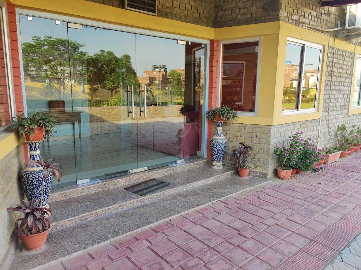 Brick Field Hotel Varanasi Ngoại thất bức ảnh