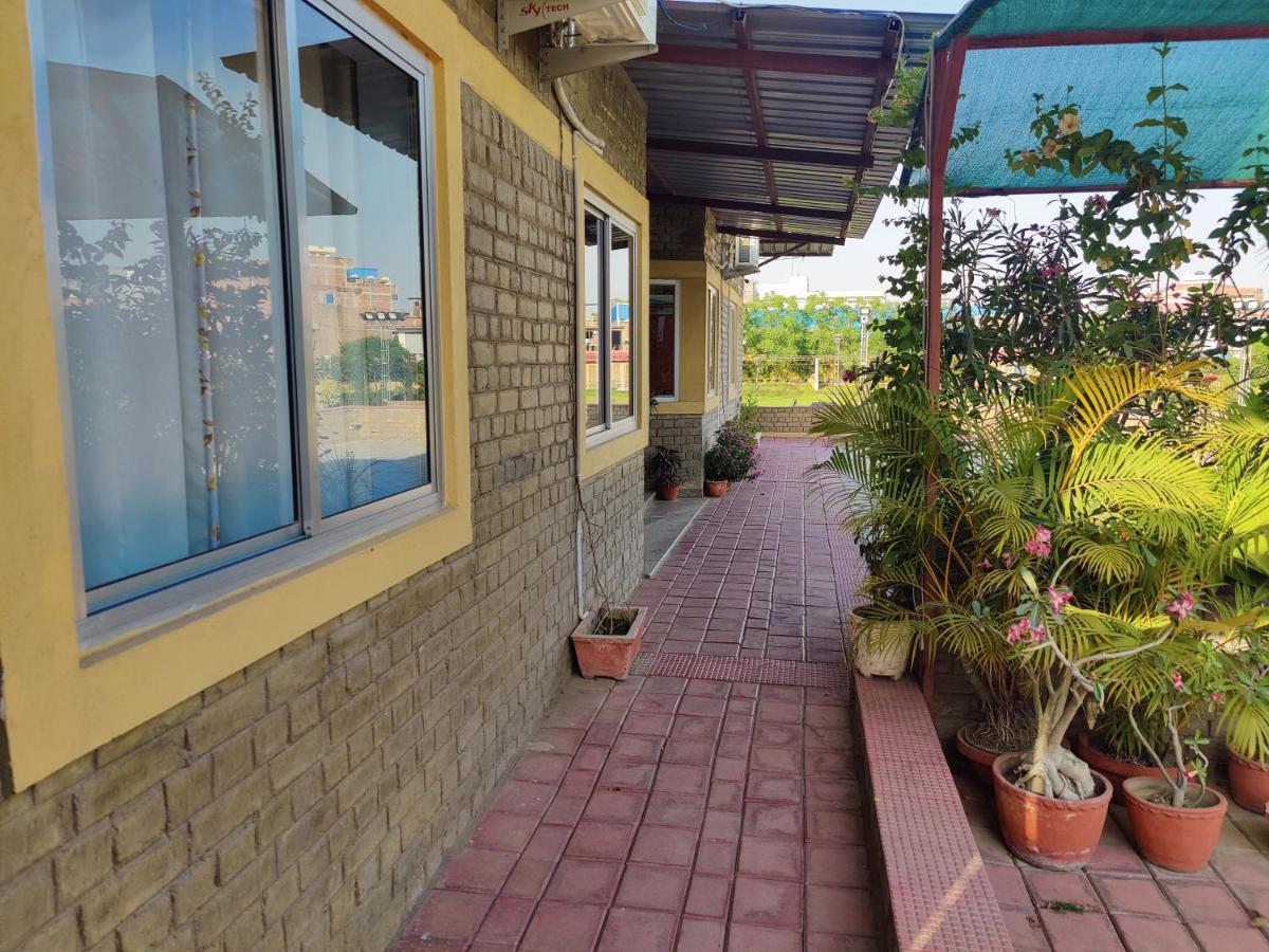 Brick Field Hotel Varanasi Ngoại thất bức ảnh
