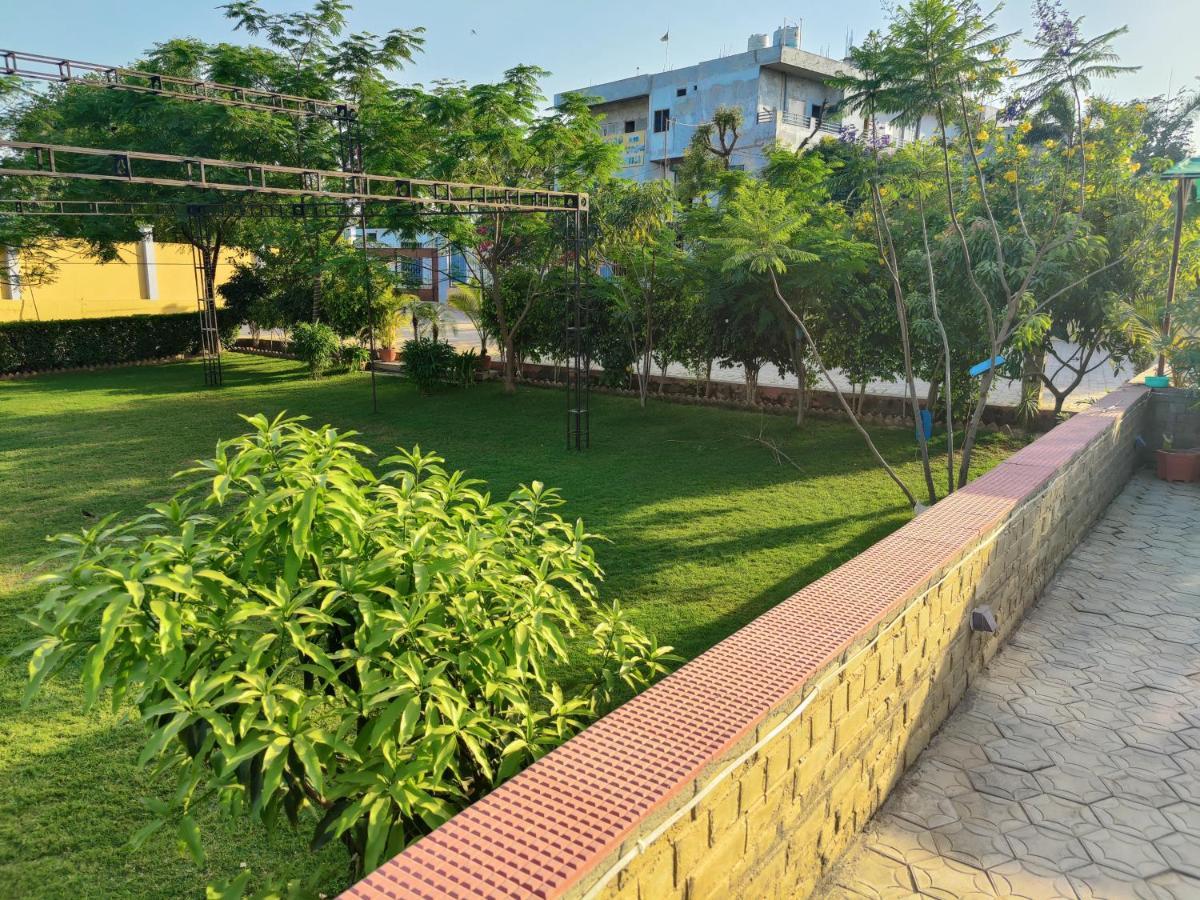 Brick Field Hotel Varanasi Ngoại thất bức ảnh