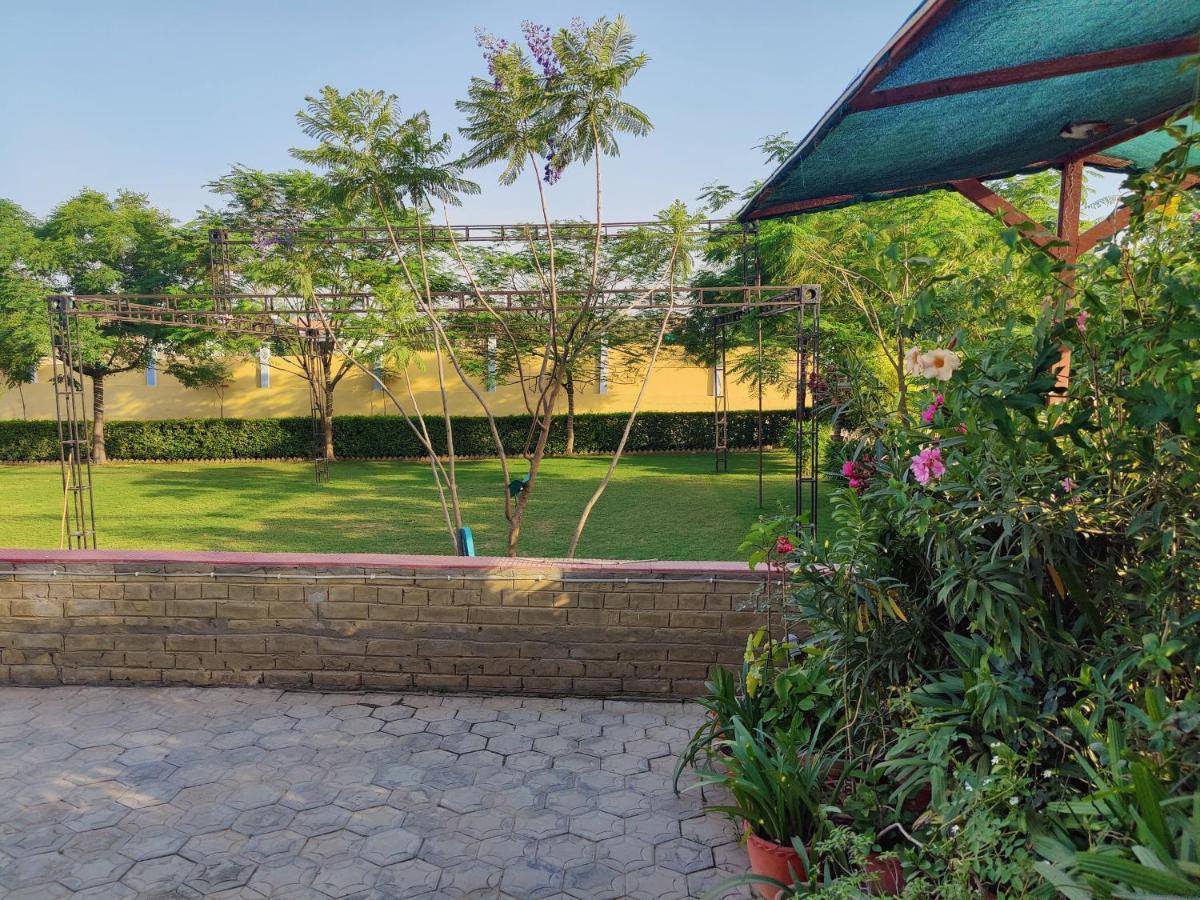 Brick Field Hotel Varanasi Ngoại thất bức ảnh